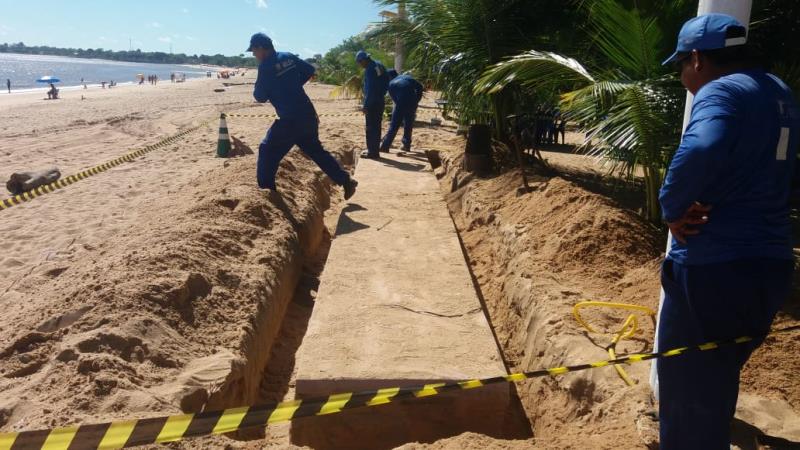 Resultado de imagem para Prefeitura de Bel&Atilde;&copy;m retira estrutura constru&Atilde;&shy;da de maneira irregular em praia de Mosqueiro
